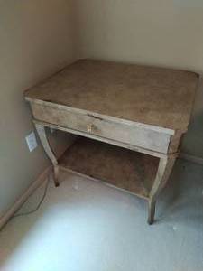 lot 90 image: Suzanne Kasler for Hickory Chair Company End table