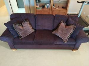lot 97 image: Henredon Upholstered Couch