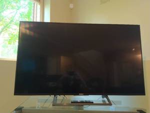 lot 103 image: Sony 55 TV
