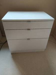 lot 111 image: White Drawer Cabinet