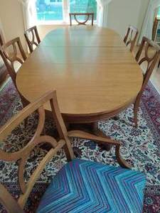 lot 3 image: Dining Table Set
