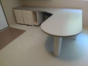 lot 118 image: Large Sectional Desk