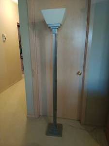 lot 177 image: Metal Floor Lamp