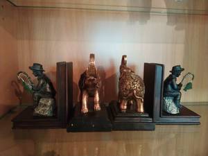 lot 222 image: Two Pairs Of Bookend