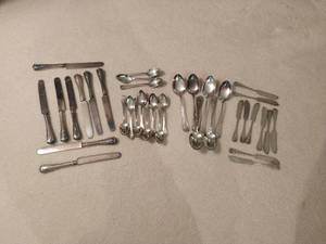 lot 309 image: 36 Piece Set Of Community Silver Triple Plus And Community Silver Plate Silverware