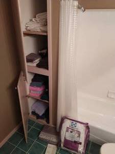 lot 364 image: Contents Of Bathroom