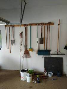 lot 371 image: Collection Of Ward Tools And Garden Items