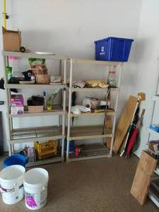 lot 372 image: Five Shelfs With Contents