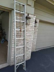 lot 373 image: Aluminum Extension Ladder