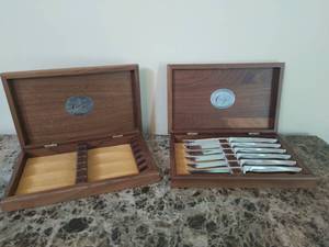 lot 155 image: Carvel Hall Stainless Steel Knife Set