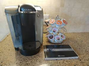 lot 169 image: Keurig B70 Brewer with K-Cup Holder