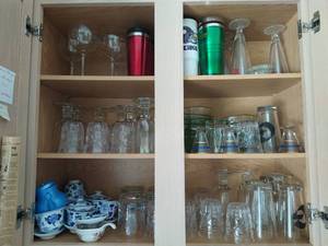 lot 172 image: Contents of Kitchen Cabinets