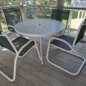 lot 266 image: Patio Dining Set