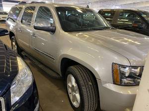 lot 4 image: 2009 Chevrolet Suburban LTZ 4x4