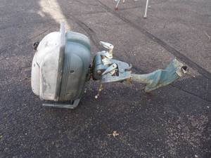 lot 5 image: Vintage Evinrude Boat motor