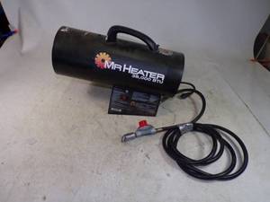 lot 16 image: Mr Heater 38,000 BTU Propane Heater