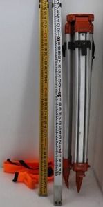 lot 5 image: 2 Grade Sticks and Tripod
