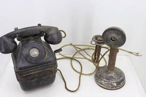 lot 6 image: Vintage Hand Crank Telephone and Kellog Phone