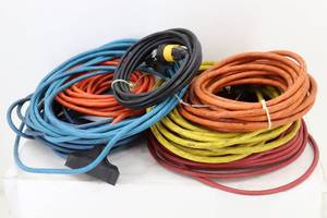 lot 21 image: (7) Extension Cords