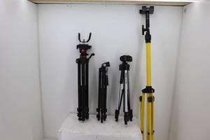 lot 31 image: Misc Tripods