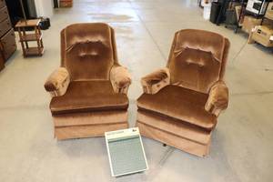 lot 47 image: 2 Rocking Chairs & foot massager