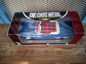lot 7 image: Road Signature Deluxe Edition 118 - 1958 Cadillac Eldorado Biarritz - Die Cast Collectible