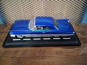 lot 9 image: Fairfield Mint item #90004 118 - 1963 Cadillac Series 62 Blue Hardtop - Die cast Collectable