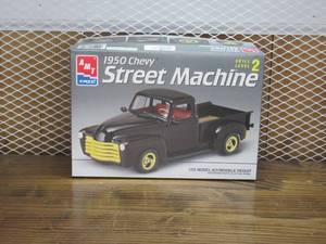 lot 23 image: Ertl AMT - 1950 Chevy Street Machine - 125 Scale Model Kit New