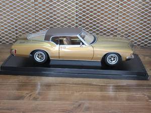 lot 25 image: Fairfield Mint - Item# 92558 - 1971 Buick Riviera GS - 118 Scale Die Cast Collectable
