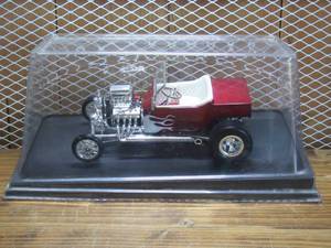 lot 33 image: 124 Scale Die Cast Collectable Hot Rod Red with White Flames