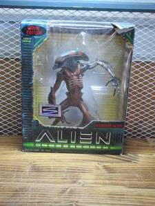 lot 58 image: Alien Resurrection Warrior Alien Action Figure Movie Edition Kenner - Tail Off inside box