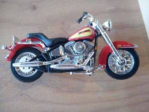 lot 57 image: Set of 3 Die Cast Harley-Davidson Motorcycles out of Box - 124 Scale
