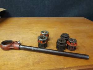 lot 1858 image: RIDGID Pipe Threader and (5) Dies