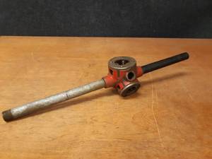 lot 1860 image: RIDGID Pipe Threader w 12, 34 & 1 Dies