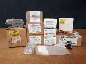 lot 1906 image: Lot of Assorted HVAC Parts - Ignitors, Valve and More