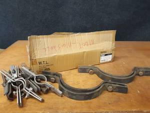 lot 1925 image: Lot of Riser Pipe Clamps 12, 2 And More
