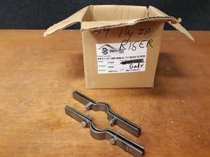 lot 1932 image: Lot of (29) 1-14 IP Riser Pipe Clamps