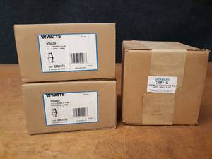 lot 1947 image: Lot of (2) Watts 909AGF & Speakman SUH-6 Sensorflo 6-Module Power Supply