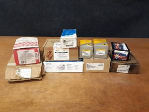 lot 1973 image: Lot of Assorted HVAC Parts - Lennox, 1 Source, Robertshaw