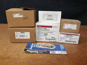 lot 2023 image: Lot of (5) Gas Valves & (2) Ignitors