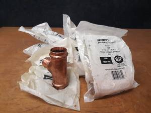 lot 2059 image: NIBCO PressSystem Copper Fittings - (8) 1-12 x 1-12 x 1 Reducing Tees