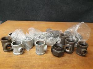 lot 2127 image: Lot of (18) Steel Pipe Fittings - (4) 2 x 34 x 2 Tees, (8) 2 x 1 x 2 Tees, (1) 2 Union, (5) 2 x 1-14 x 2 Tees