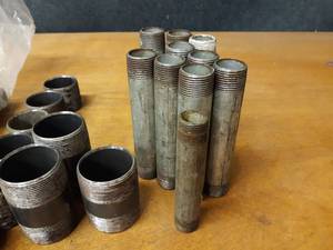 lot 2151 image: Lot of Assorted 2 to 1 Steel Pipe Fittings