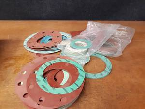 lot 2172 image: Large Lot of Pipe & Flange Pipe Gaskets - From about 3 to 6 Pipe