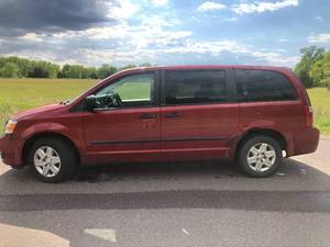 lot 4 image: 2008 Dodge Grand Caravan SE - 93,011 miles