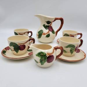 lot 21 image: 1950s Franciscan Apple (American Backstamp)  Set ($200 Value)