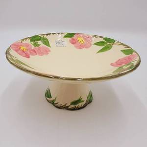 lot 24 image: 1950s Franciscan Desert Rose Cake Stand