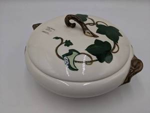 lot 01 image: Rare 1940s California Ivy Tureen with Lid by Metlox - Poppytrail - Vernon ($200 Value)