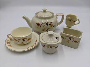 lot 13 image: Limited Edition Hall China NALCC Honors Club Autumn Leaf Jewel Tea Set