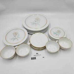lot 44 image: Easterling Dining Set